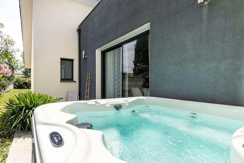 Villa Des Rives Du Tarn Avec Jacuzzi Montans Exterior foto